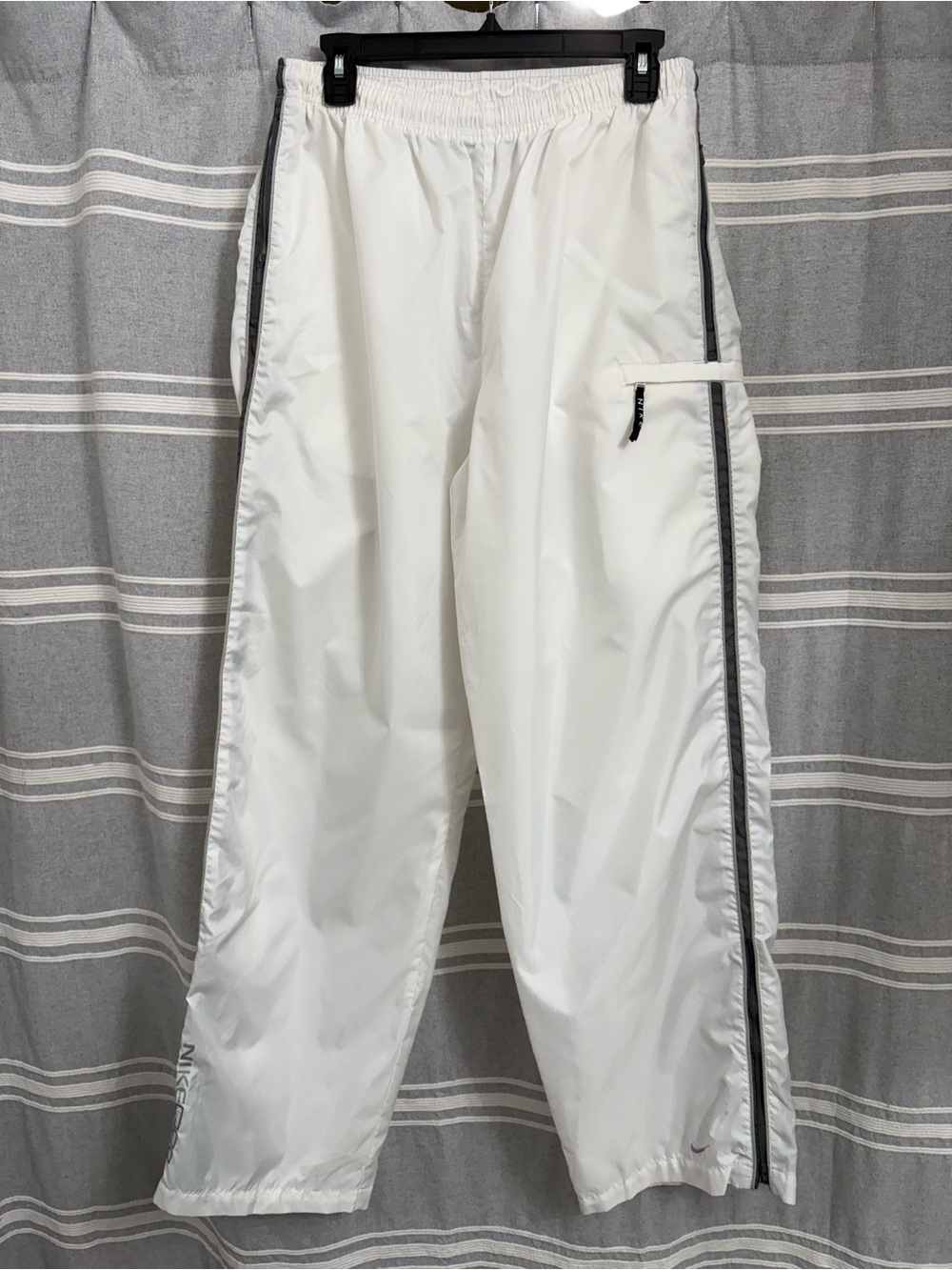 Nike / Men's Baggy White Windbreak Track Pants Size L